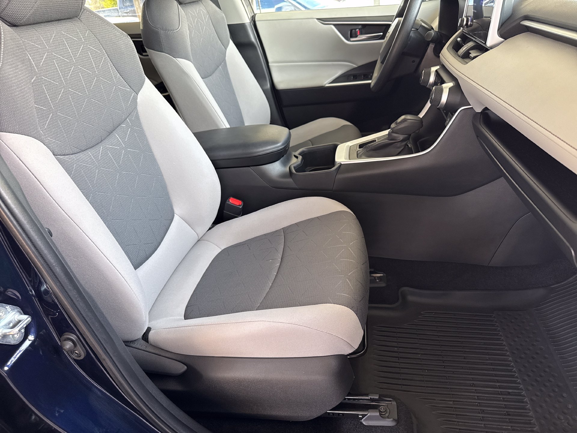 Used 2024 Toyota RAV4 XLE AWD/4WD image 20