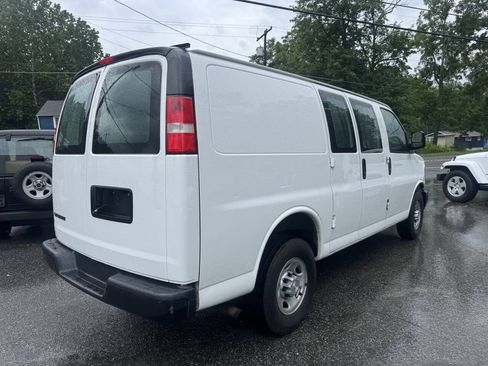 Used 2017 Chevrolet Express 2500 RWD image 7