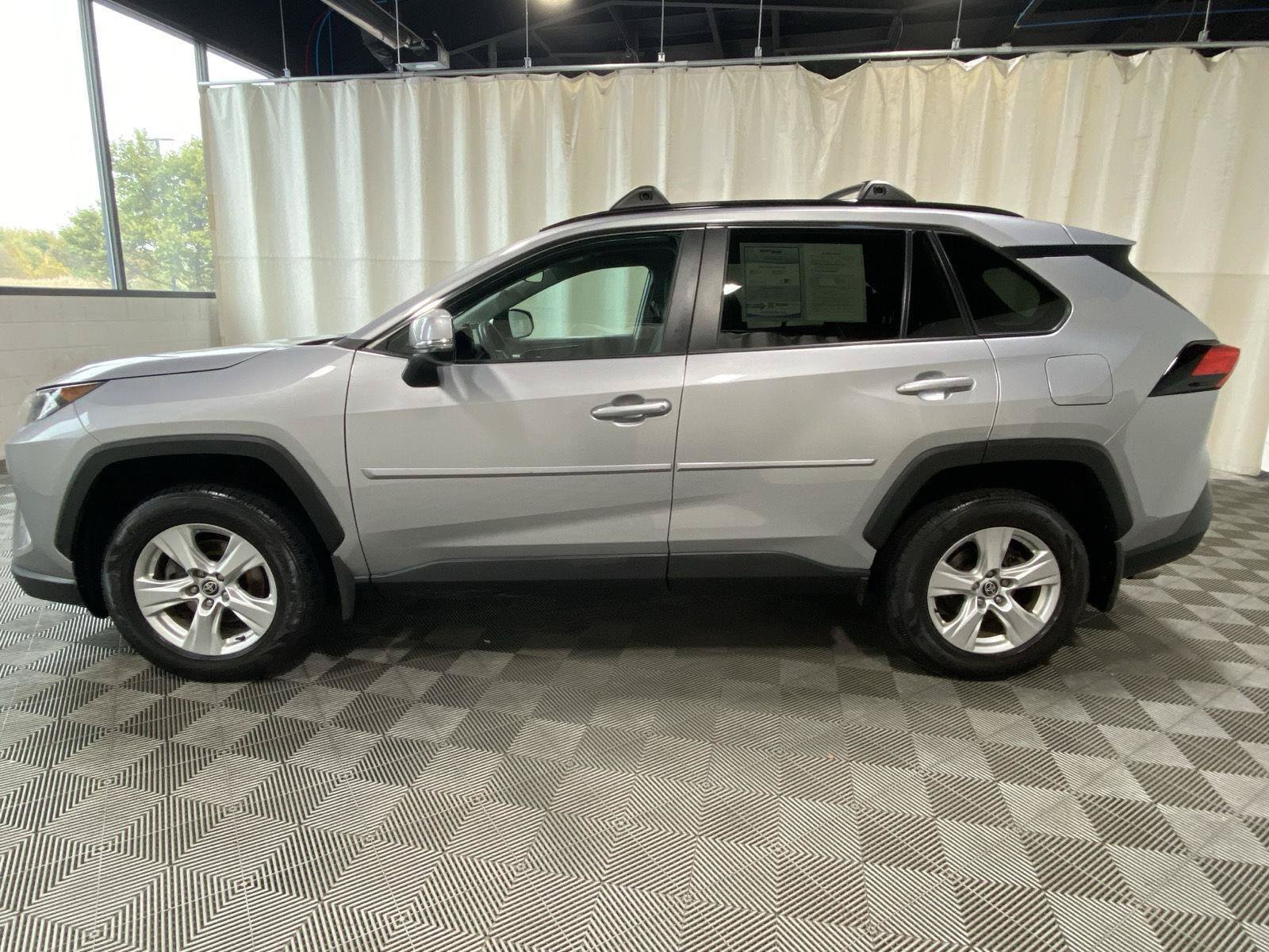 Used 2021 Toyota RAV4 XLE AWD/4WD image 5