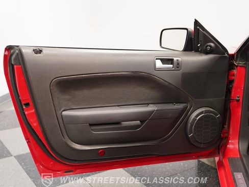 Used 2006 Ford Mustang GT RWD image 38