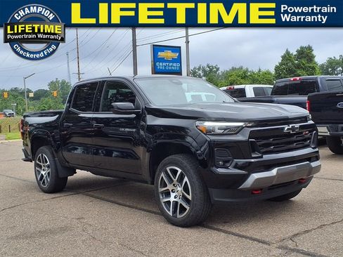 Used 2024 Chevrolet Colorado Z71 w/ Z71 Convenience Package 2 AWD/4WD image 3