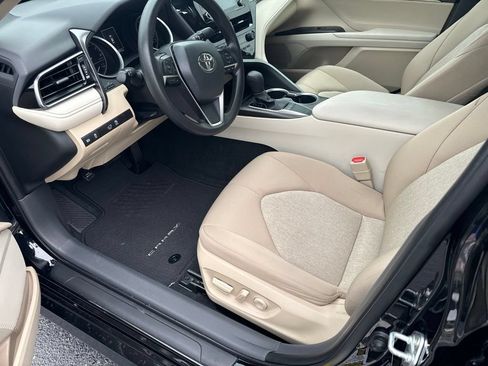 Used 2023 Toyota Camry LE w/ Convenience Package FWD image 4