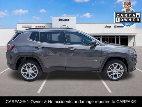 Used 2024 Jeep Compass Latitude AWD/4WD image 3