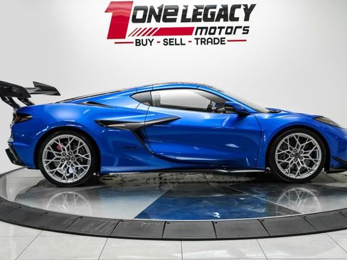 Used 2026 Chevrolet Corvette ZR1 w/ ZR1 Carbon Fiber Aero Package RWD image 7
