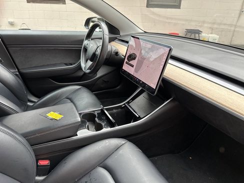 Used 2018 Tesla Model 3 Mid Range image 8