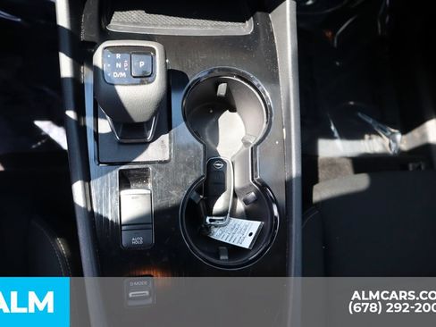 Used 2024 Nissan Rogue S FWD image 32