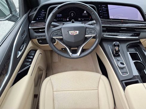 Used 2023 Cadillac Escalade Premium Luxury image 13