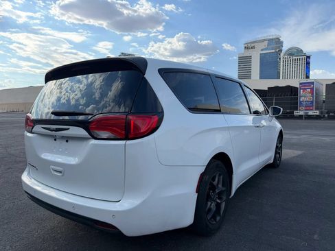 Used 2018 Chrysler Pacifica Touring Plus w/ S Appearance Package FWD image 5