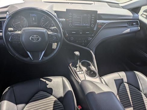Used 2024 Toyota Camry SE image 25