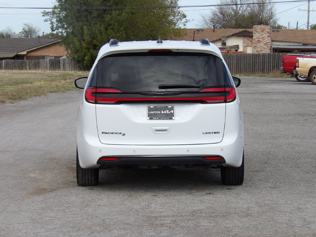 Used 2025 Chrysler Pacifica Limited FWD image 7