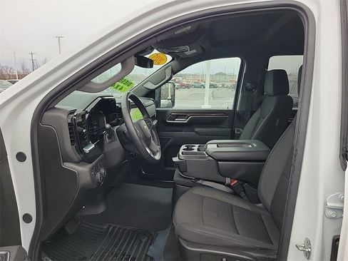 Used 2025 Chevrolet Silverado 2500 LT w/ Convenience Package image 17