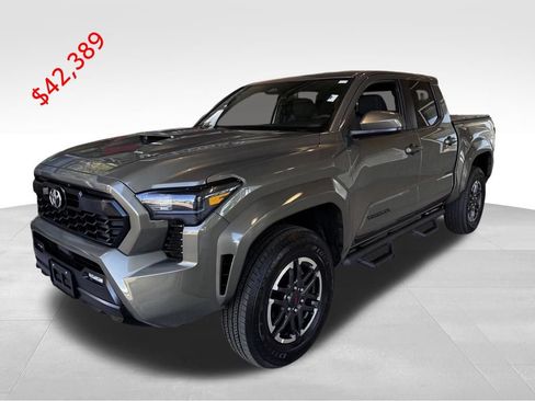 Certified 2025 Toyota Tacoma TRD Sport AWD/4WD image 4