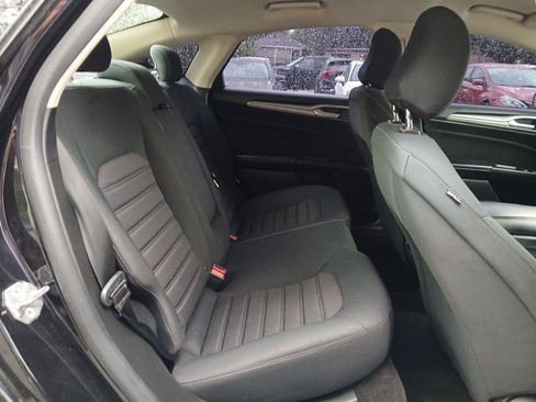 Used 2020 Ford Fusion SE FWD image 14