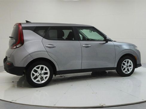 Used 2022 Kia Soul LX w/ Technology Package image 7