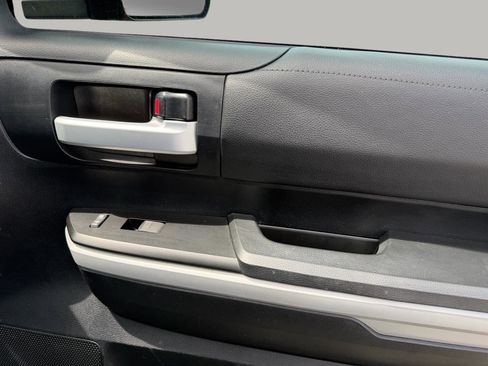 Used 2019 Toyota Tundra SR5 w/ SR5 Upgrade Package image 31