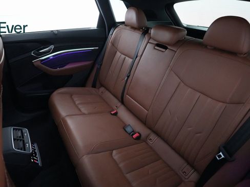 Used 2021 Audi e-tron Prestige w/ Prestige Package image 10