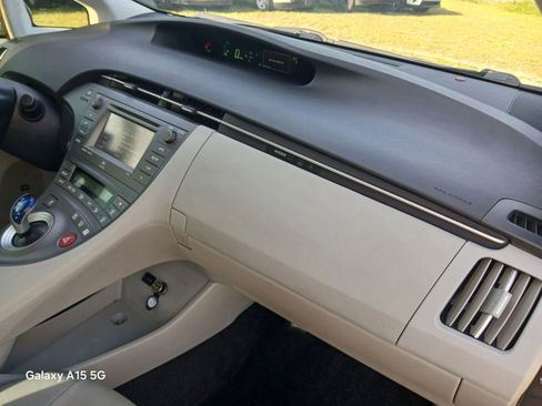 Used 2015 Toyota Prius Four image 18