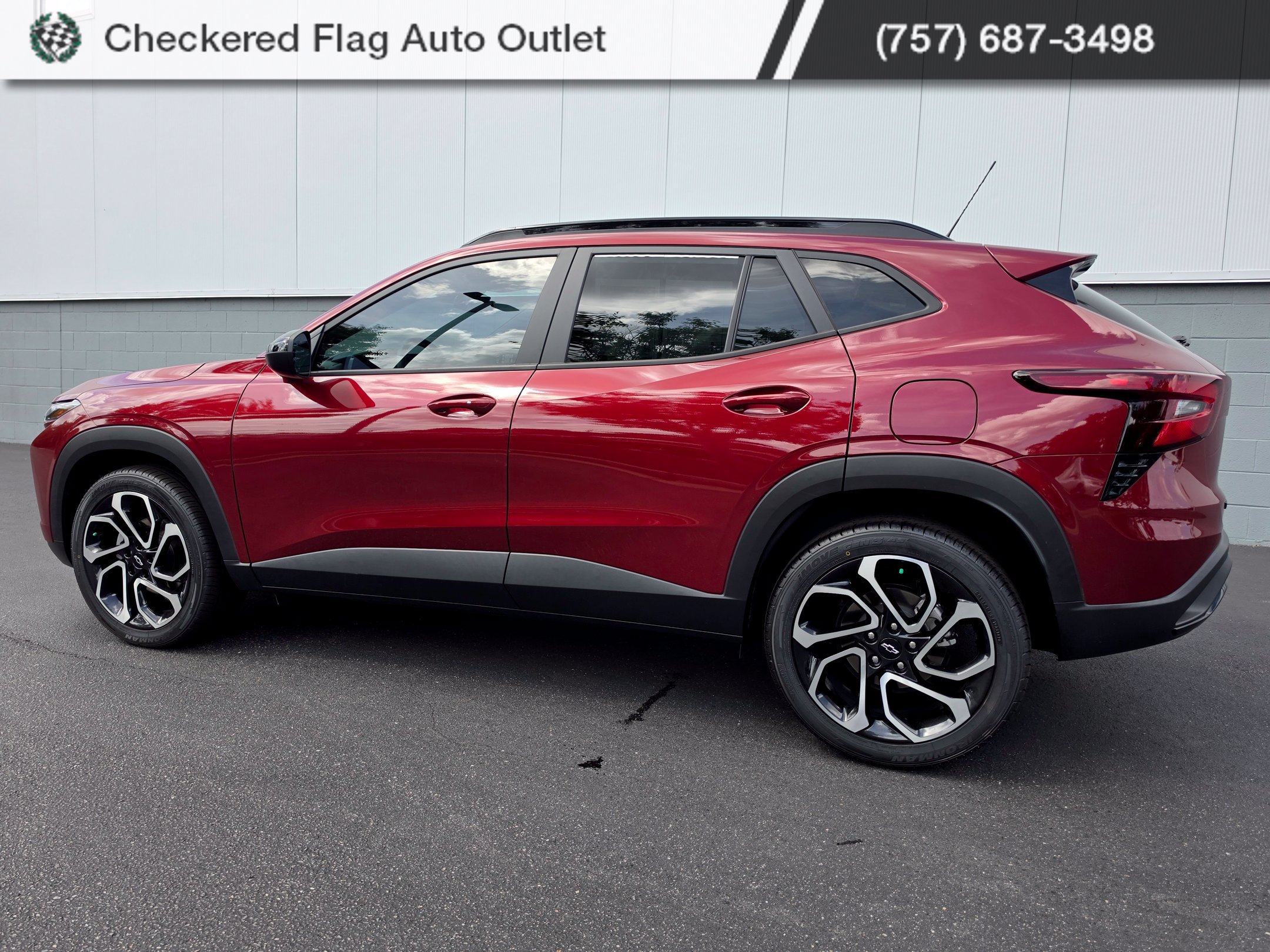 Used 2024 Chevrolet Trax RS w/ Sunroof Package FWD image 4