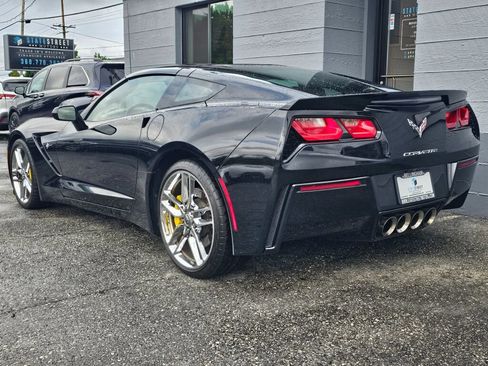 Used 2015 Chevrolet Corvette Stingray Coupe RWD image 3