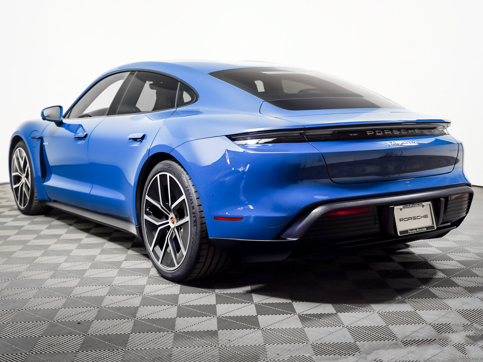 Certified 2025 Porsche Taycan w/ Premium Package AWD/4WD image 3