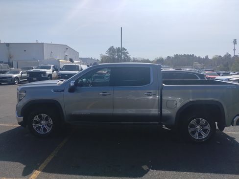 Used 2024 GMC Sierra 1500 SLT image 6