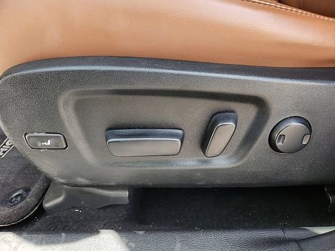 Used 2018 Toyota Highlander Limited FWD image 14