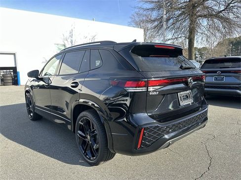 New 2026 Volkswagen Tiguan SE R-Line image 3