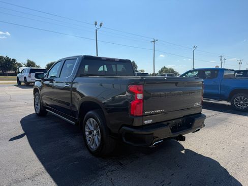 Used 2019 Chevrolet Silverado 1500 High Country w/ Technology Package image 9