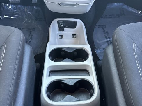 Used 2024 Chrysler Voyager LX image 18