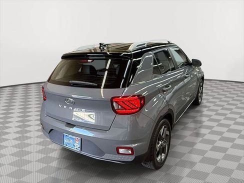 Certified 2022 Hyundai Venue Limited FWD image 9