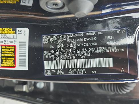 Certified 2025 Toyota Highlander Limited AWD/4WD image 41