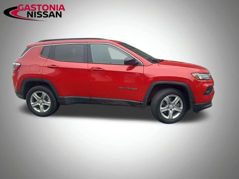 Used 2024 Jeep Compass Latitude image 36