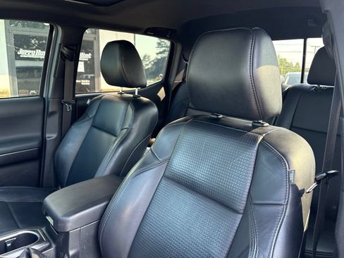 Used 2020 Toyota Tacoma TRD Off-Road w/ TRD Premium Off Road Package AWD/4WD image 3