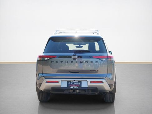 New 2025 Nissan Pathfinder Platinum image 3