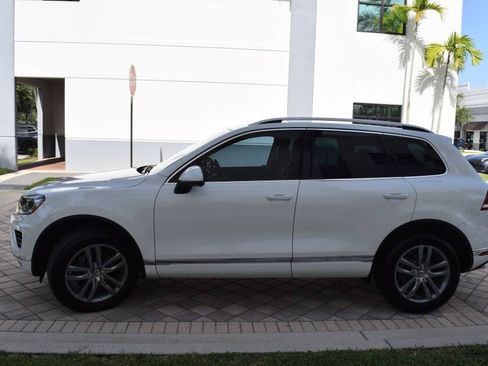 Used 2016 Volkswagen Touareg TDI AWD/4WD image 4