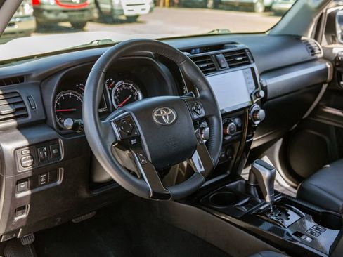 Used 2020 Toyota 4Runner TRD Off-Road Premium AWD/4WD image 10
