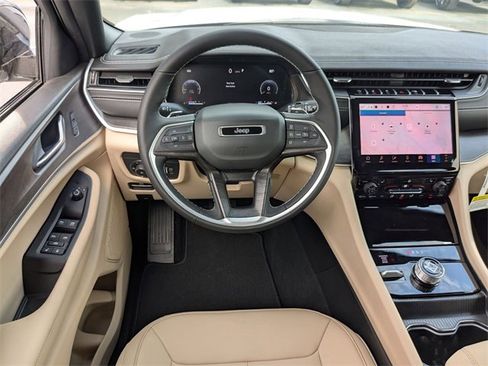 New 2025 Jeep Grand Cherokee Limited image 27