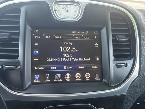 Used 2016 Chrysler 300 C RWD image 12