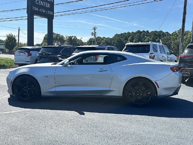 Used 2018 Chevrolet Camaro LT RWD image 5