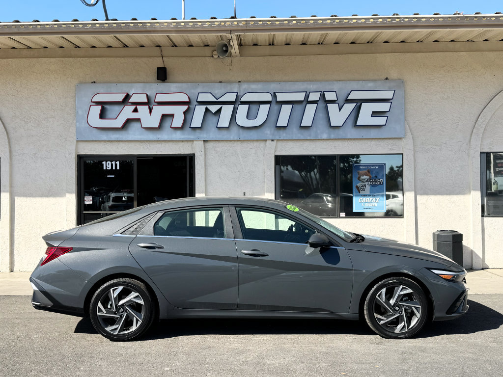 Used 2024 Hyundai Elantra Limited FWD image 3