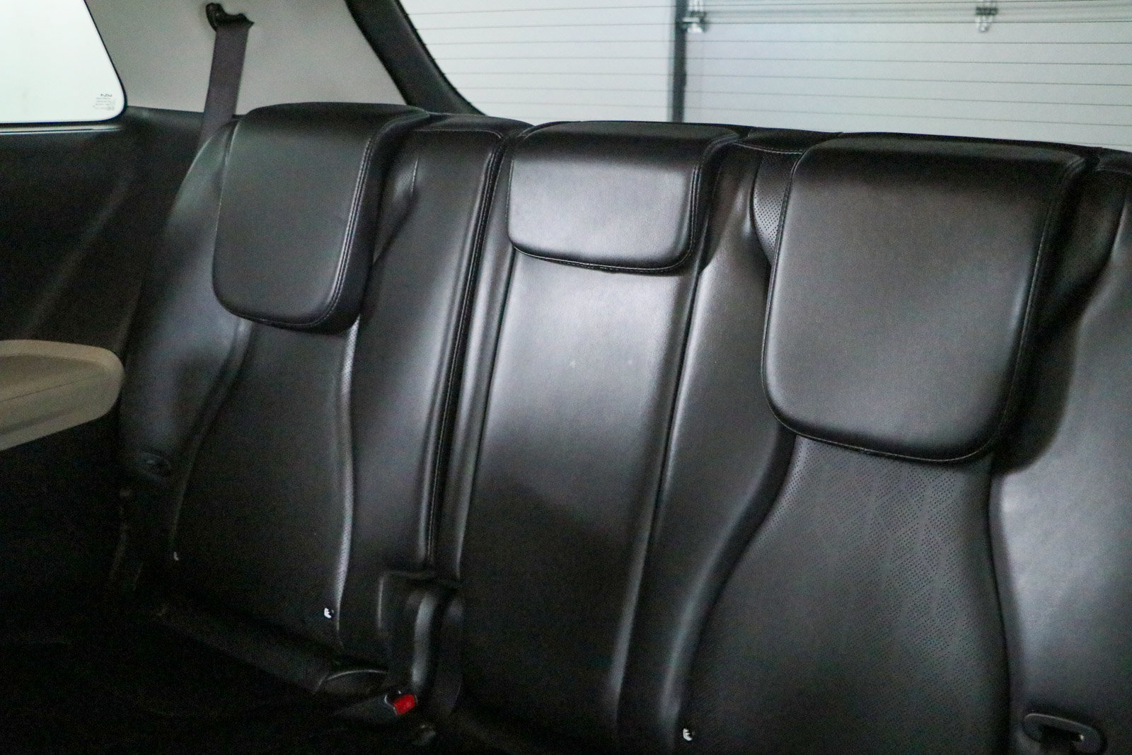 Used 2024 Kia Carnival EX FWD image 25