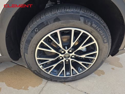 New 2025 Ford Escape SE w/ PHEV Premium Package image 33