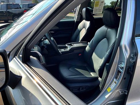 Used 2024 Toyota Grand Highlander XLE image 10
