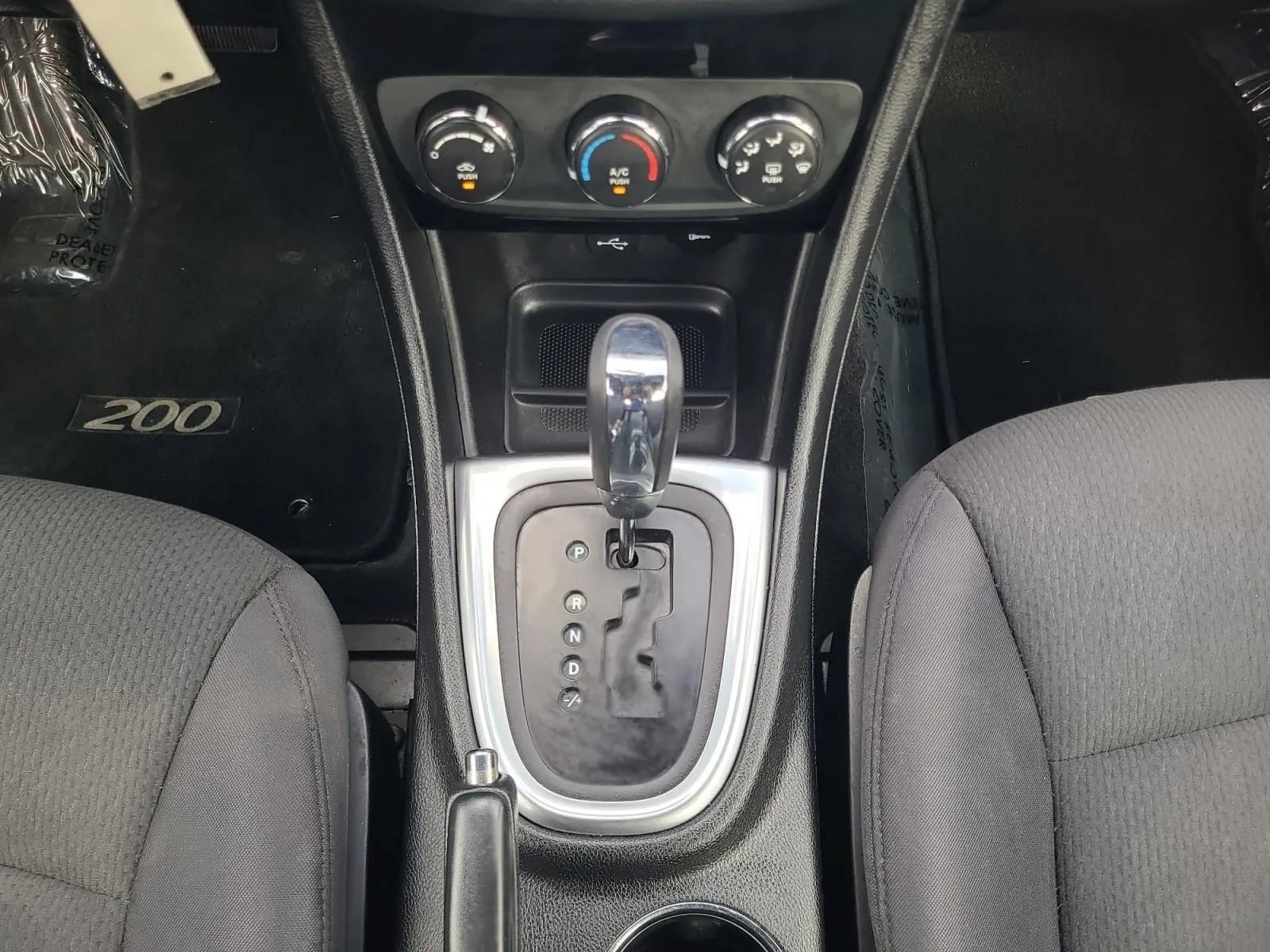 Used 2014 Chrysler 200 LX FWD image 15