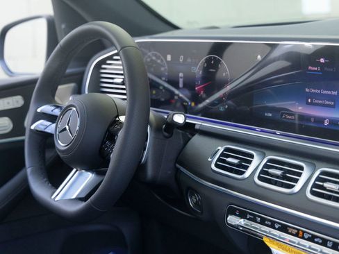 New 2026 Mercedes-Benz GLS 580 4MATIC image 29