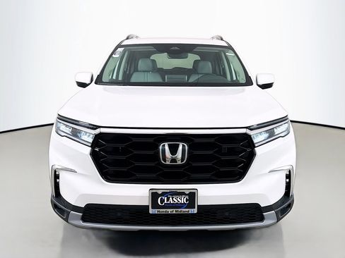 New 2025 Honda Pilot Touring image 2