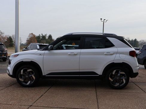 New 2026 Hyundai Venue SEL image 3