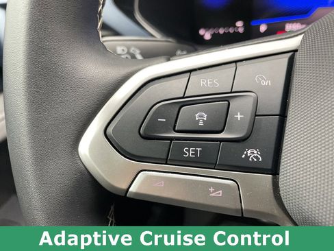 Used 2024 Volkswagen Taos SE image 25