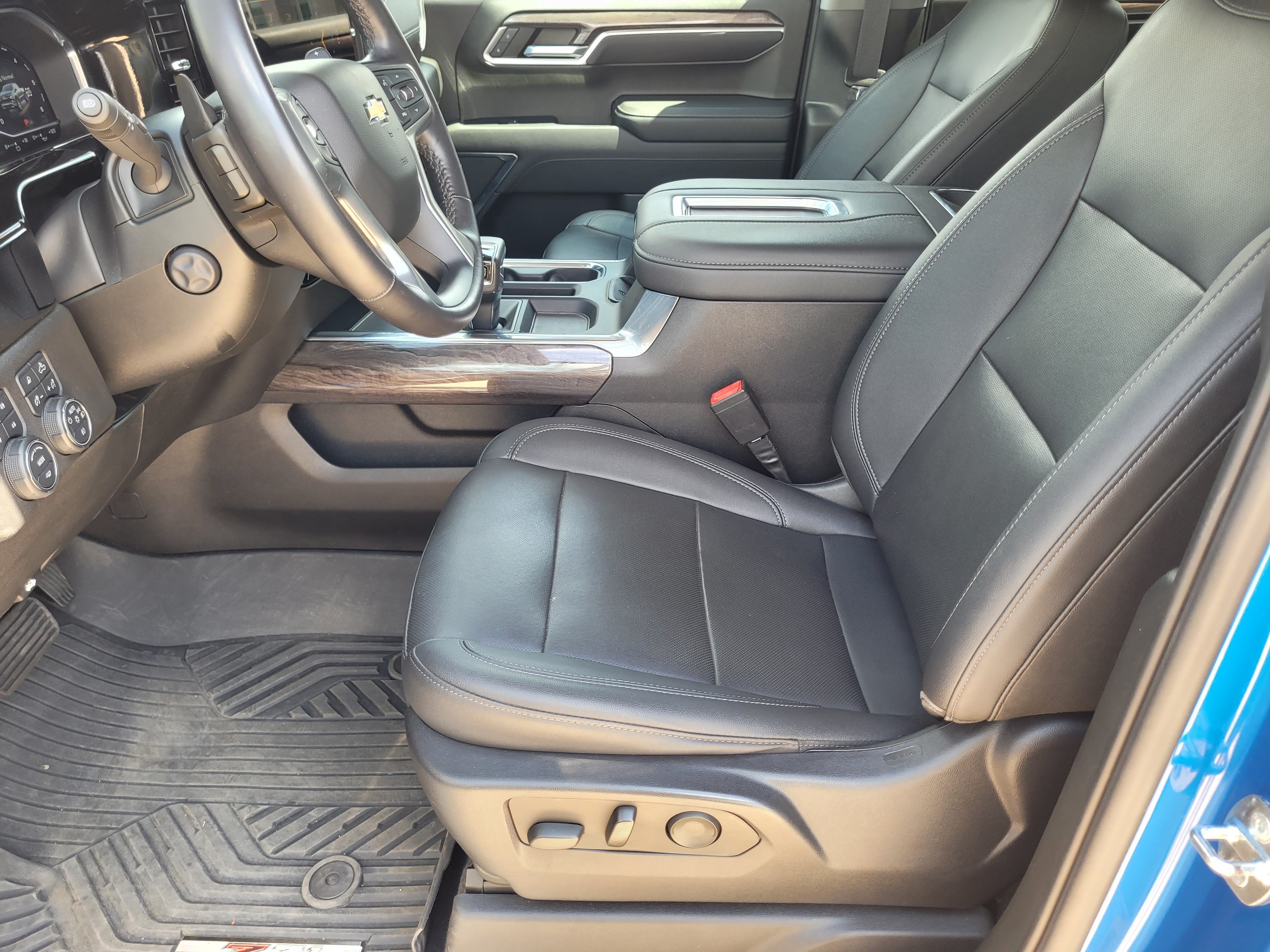 Used 2022 Chevrolet Silverado 1500 LTZ AWD/4WD image 22