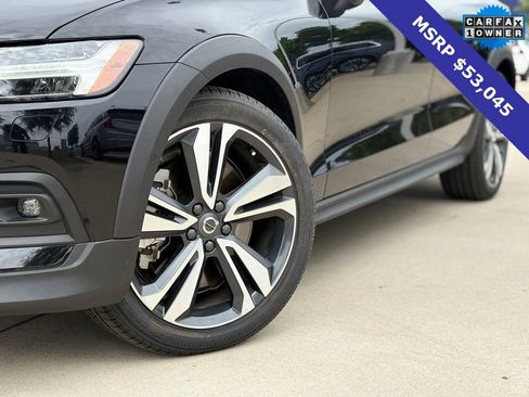Certified 2025 Volvo V60 B5 Cross Country Plus AWD/4WD image 3